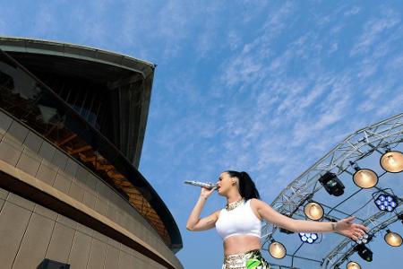 Katy Perry singt vor dem berühmten Opernhaus in Sydney