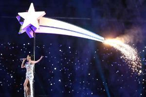 Ein Feuerwerk: Katy Perry beim Super Bowl