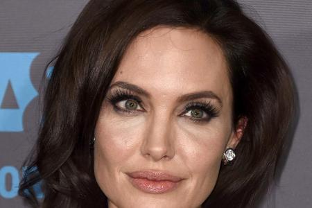 Wie sexy ein schöner Mund ist, beweist Angelina Jolie. Dabei kommt es vor allem auf die richtige Lippenpflege an! Wie sexy ein schöner Mund ist, beweist Angelina Jolie. Dabei kommt es vor allem auf die richtige Lippenpflege an!
