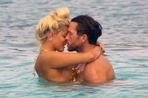 "Der Bachelor": Kuscheln mit Hindernissen