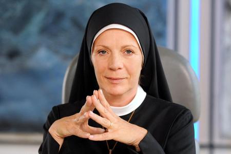 Schwester Theodora (Nina Hoger) übernimmt die kommissarische Leitung des Magdalenen-Ordens Schwester Theodora (Nina Hoger) übernimmt die kommissarische Leitung des Magdalenen-Ordens
