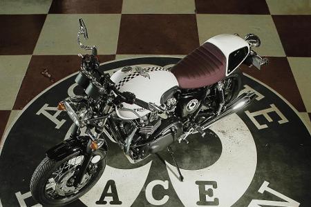 Das Logo des legendären Bikertreffs ziert die Triumph