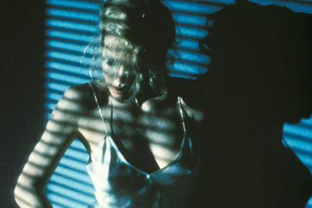 Kim Basinger verfällt in 