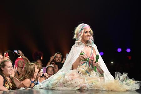 Katy Perry trägt ihre Haare gerne mal in allen Farben des Regenbogens