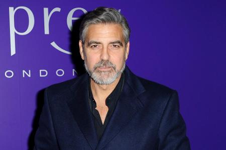 George Clooney stilsicher und sexy mit Vollbart