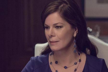 Marcia Gay Harden spielt Mama Grey