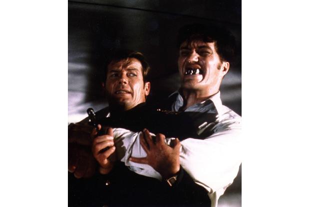 03 Richard Kiel Roger Moore Spion der ich leibte Imago Entertainment Pictures Filmtitel imago55208605h.jpg