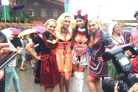 Micaela Schäfer: Ob das noch als Dirndl durchgeht?