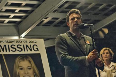 Nick (Ben Affleck) und seine Schwiegereltern rufen in 