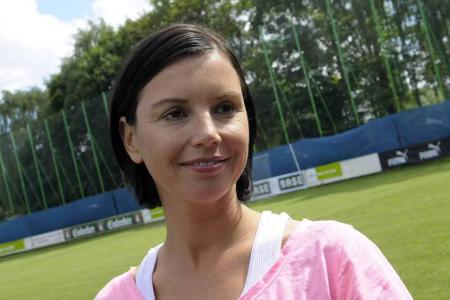 Kann wieder auf dem grünen Rasen lachen: Teresa Enke Kann wieder auf dem grünen Rasen lachen: Teresa Enke