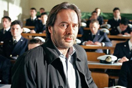 Commissario Brunetti ermittelt in der Militärakademie San Martino, doch die streng gedrillten Kadetten scheinen aus Angst vo... Commissario Brunetti ermittelt in der Militärakademie San Martino, doch die streng gedrillten Kadetten scheinen aus Angst vo...