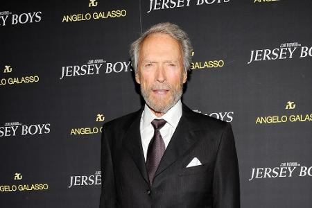 Clint Eastwood scheint sich neu verliebt zu haben Clint Eastwood scheint sich neu verliebt zu haben