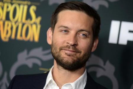 Tobey Maguire scheint ein schlechter Poker-Verlierer zu sein Tobey Maguire scheint ein schlechter Poker-Verlierer zu sein