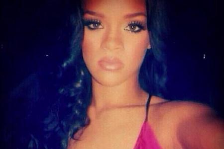 So sah Rihanna mit 17 aus - ihr erstes Selfie So sah Rihanna mit 17 aus - ihr erstes Selfie