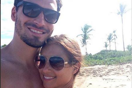 Mats Hummels und seine Freundin Cathy Fischer genießen die freie Zeit zwischen den Spielen am Strand Mats Hummels und seine Freundin Cathy Fischer genießen die freie Zeit zwischen den Spielen am Strand