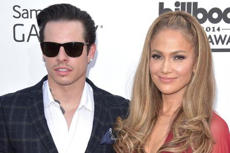 Jennifer Lopez braucht nach der Trennung von Toyboy Casper Smart Zeit für sich Jennifer Lopez braucht nach der Trennung von Toyboy Casper Smart Zeit für sich