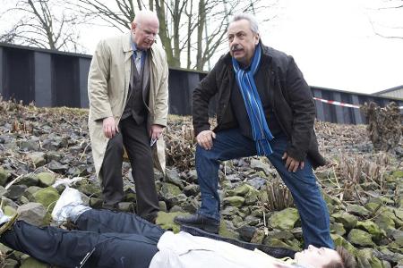 Zimmermann (Lutz Mackensy, l.) und Stubbe (Wolfgang Stumph) am Tatort Zimmermann (Lutz Mackensy, l.) und Stubbe (Wolfgang Stumph) am Tatort