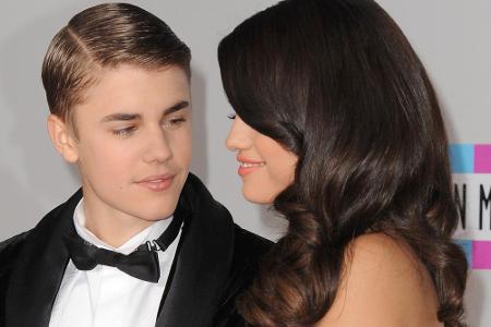 Dieser Blick spricht Bände: Justin Bieber und Selena Gomez scheinen nicht voneinander loszukommen Dieser Blick spricht Bände: Justin Bieber und Selena Gomez scheinen nicht voneinander loszukommen