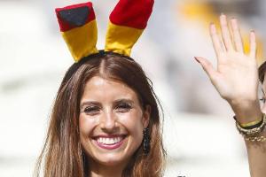 Rote Karte für Cathy Fischer: Die Spielerfrau verliert ihren Job