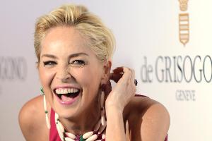 Liebelei mit Antonio Banderas? Sharon Stone wehrt sich gegen "schlüpfrige" Gerüchte
