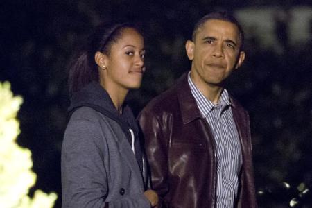 Malia Obama hat den wohl bekanntesten Vater der Welt: Barack Obama Malia Obama hat den wohl bekanntesten Vater der Welt: Barack Obama
