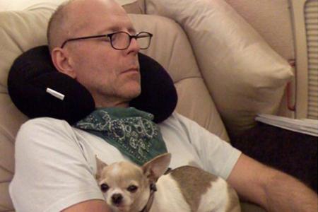 Bruce Willis mit dem Hund seiner Tochter Tallulah Bruce Willis mit dem Hund seiner Tochter Tallulah