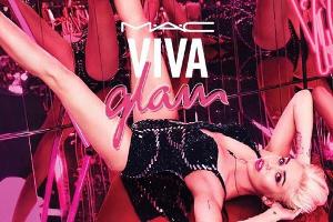Miley Cyrus bringt Lippenstift-Linie heraus