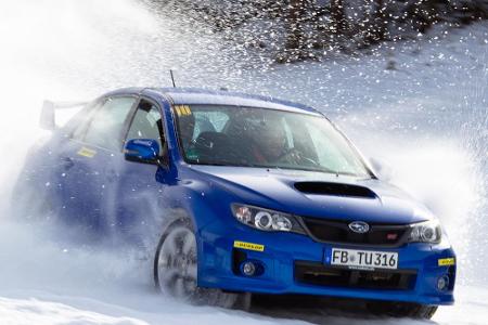 Mit dem Subaru WRX STI perfekte Winter-Drifts lernen Mit dem Subaru WRX STI perfekte Winter-Drifts lernen