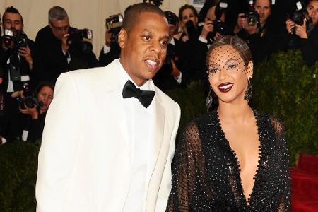Beyoncé und Jay Z haben angeblich ihr Eheversprechen erneuert Beyoncé und Jay Z haben angeblich ihr Eheversprechen erneuert