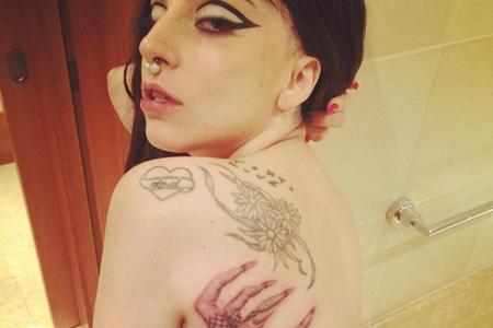 Gruselig: Lady Gagas neues Tattoo für ihre Fans Gruselig: Lady Gagas neues Tattoo für ihre Fans