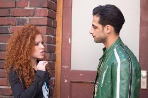 Joe (Sarah Hannemann) will Orkan (Karim Günes) noch eine Chance geben, stellt jedoch klare Bedingungen für ihre Zusammenarbeit.