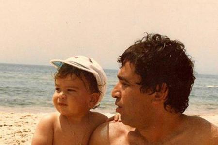Elyas M'Barek genießt mit seinem Vater einen Tag am Strand von Tunesien Elyas M'Barek genießt mit seinem Vater einen Tag am Strand von Tunesien