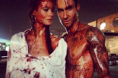 Blutiger Videodreh: Adam Levine und seine Frau, das Model Behati Prinsloo Blutiger Videodreh: Adam Levine und seine Frau, das Model Behati Prinsloo