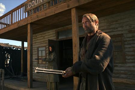 Hände hoch! Mads Mikkelsen und Eva Green im Western 