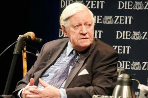 Helmut Schmidt: "Annähernd hundertmal bewusstlos"
