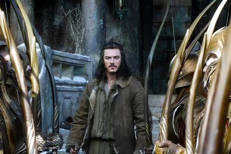 Thorin Eichenschild (Richard Armitage) macht sich bereit für den Kampf Thorin Eichenschild (Richard Armitage) macht sich bereit für den Kampf