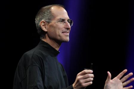 Der 2011 verstorbene Apple-Boss Steve Jobs, hier bei einer Keynote seines Unternehmens im Jahr 2008 Der 2011 verstorbene Apple-Boss Steve Jobs, hier bei einer Keynote seines Unternehmens im Jahr 2008
