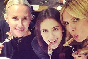 Heidi Klum verabschiedet sich mit Bratwurst aus Deutschland
