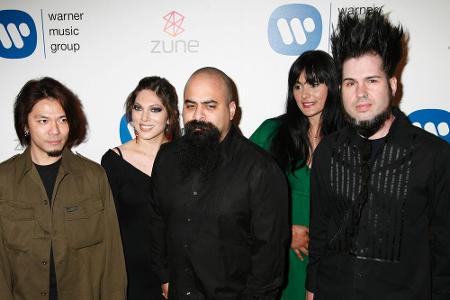 Wayne Static (r.) mit seinen damaligen Bandkollegen von Static-X und Begleitung im Jahr 2007 Wayne Static (r.) mit seinen damaligen Bandkollegen von Static-X und Begleitung im Jahr 2007