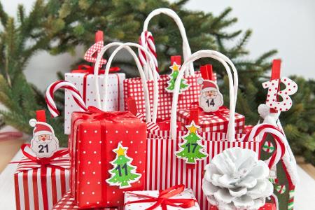Advent, Advent, ein Lichtlein brennt. Am 30.11 wird die erste Kerze angezündet und bald darauf das erste Türchen im Adventsk... Advent, Advent, ein Lichtlein brennt. Am 30.11 wird die erste Kerze angezündet und bald darauf das erste Türchen im Adventsk...