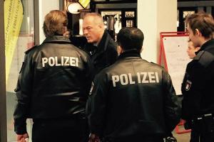Ronald Schill wird Zeuge von Überfall