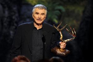 Ist "Schlitzohr" Burt Reynolds pleite?