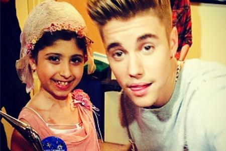 Justin Bieber posiert mit der krebskranken Grace Justin Bieber posiert mit der krebskranken Grace