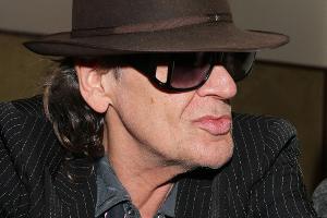 Udo Lindenberg: "Bin ich ein Frauenheld, oder bin ich vielleicht auch ein bisschen schwul?"