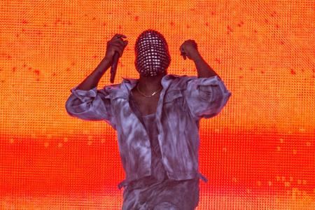 Der maskierte Kanye West schimpfte über die Modeindustrie - nur wollte das keiner hören Der maskierte Kanye West schimpfte über die Modeindustrie - nur wollte das keiner hören