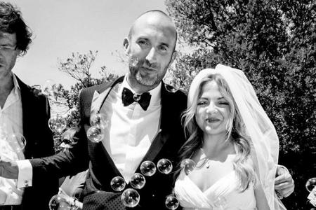 Annett Louisan und Marcus Brosch feierten Sommer-Hochzeit mit Seifenblasen Annett Louisan und Marcus Brosch feierten Sommer-Hochzeit mit Seifenblasen