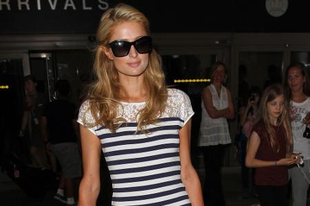 Paris Hilton lässig gestylt am Flughafen von L.A. Paris Hilton lässig gestylt am Flughafen von L.A.