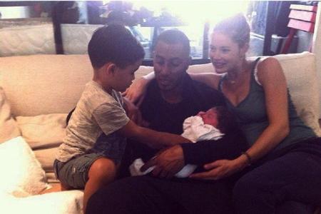 Familienglück: Doutzen Kroes, Ehemann James und ihre zwei Kinder Familienglück: Doutzen Kroes, Ehemann James und ihre zwei Kinder
