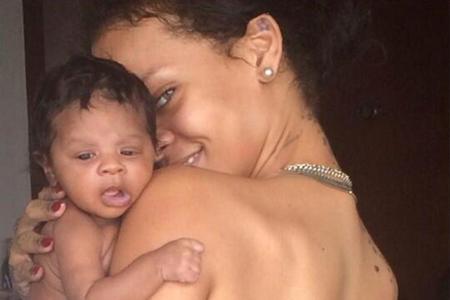 Sängerin Rihanna mit ihrer Nichte Sängerin Rihanna mit ihrer Nichte
