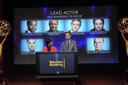 Schauspielerin Mindy Kaling und Moderator Carson Daly verkünden die Emmy-Nominierungen Schauspielerin Mindy Kaling und Moderator Carson Daly verkünden die Emmy-Nominierungen